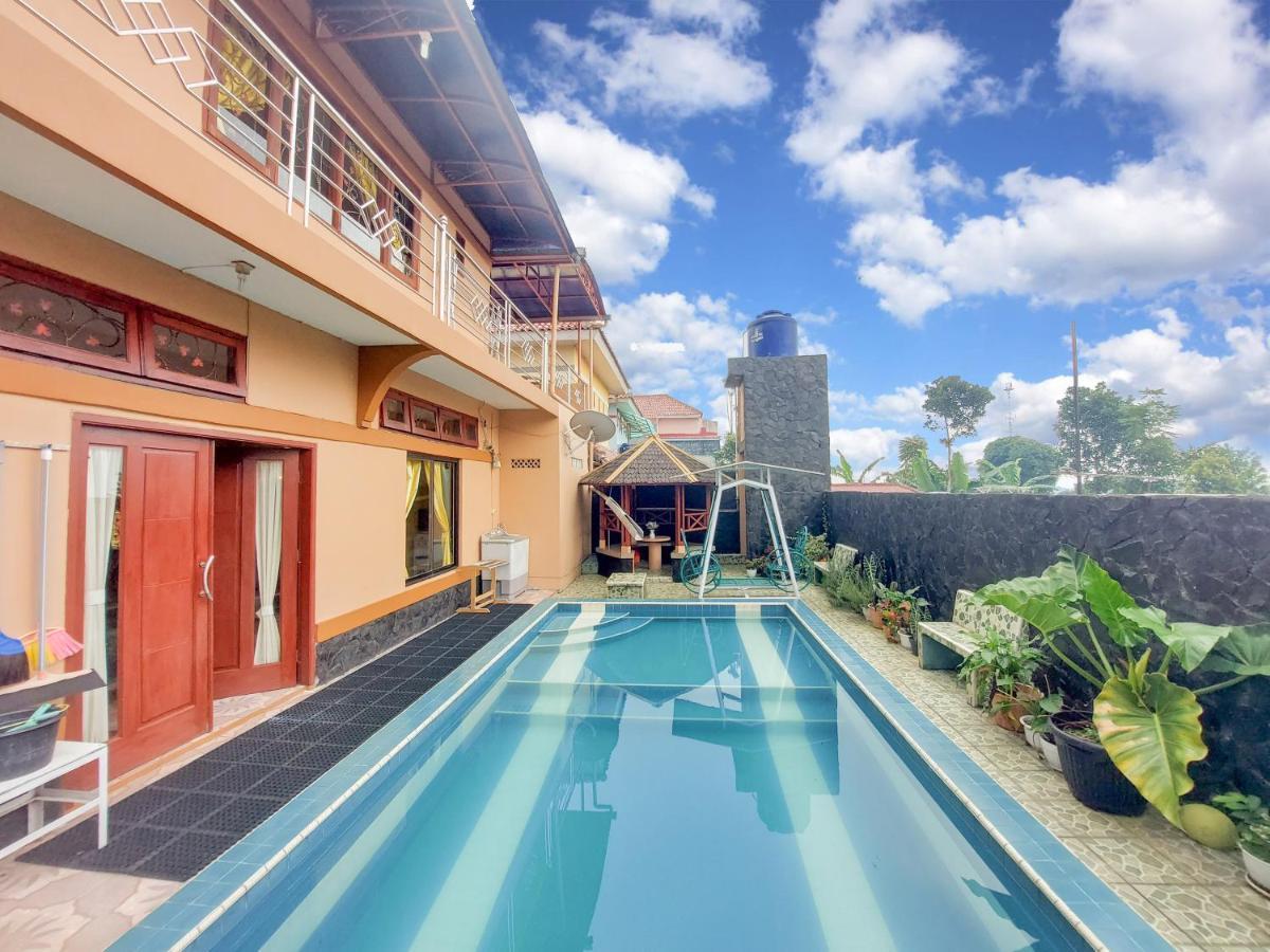 Villa Samsu By Puncak Holiday Cianjur Eksteriør bilde