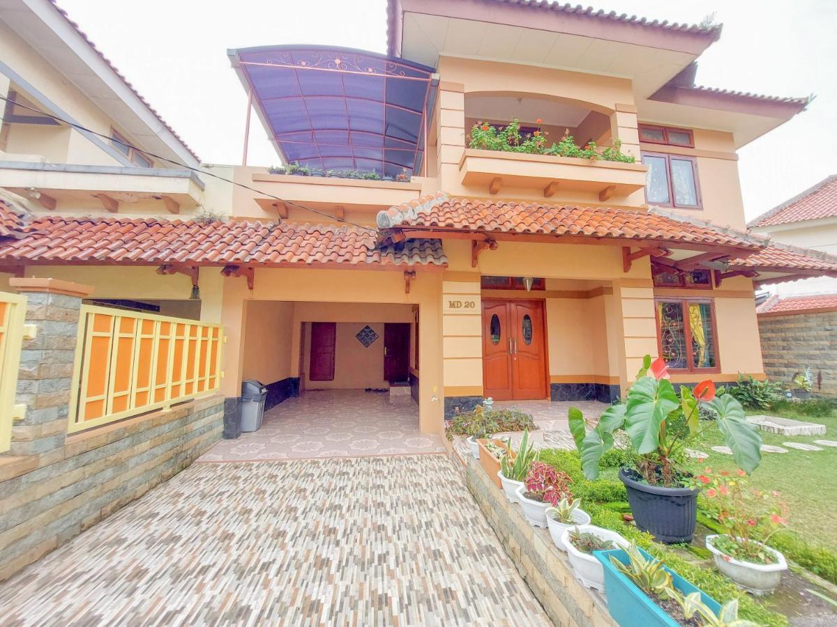 Villa Samsu By Puncak Holiday Cianjur Eksteriør bilde