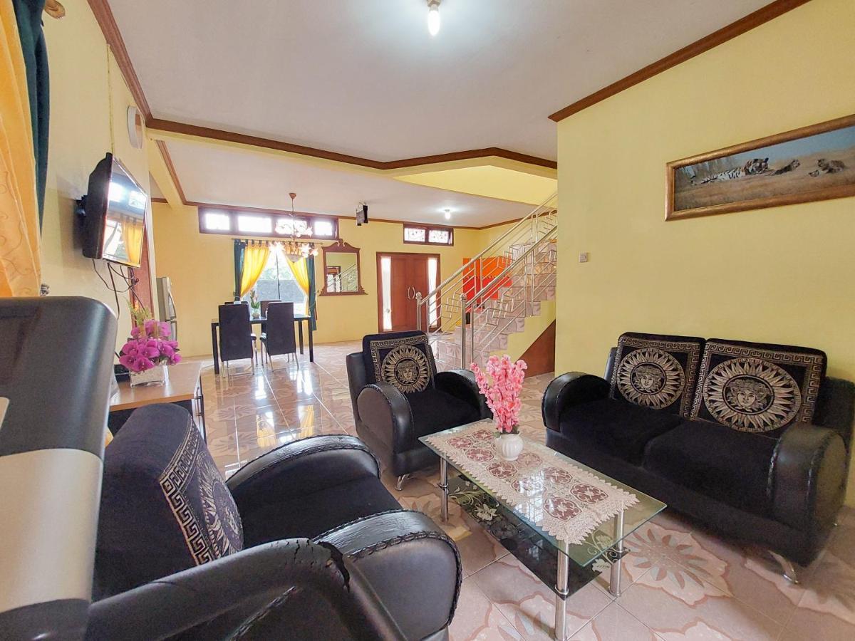 Villa Samsu By Puncak Holiday Cianjur Eksteriør bilde